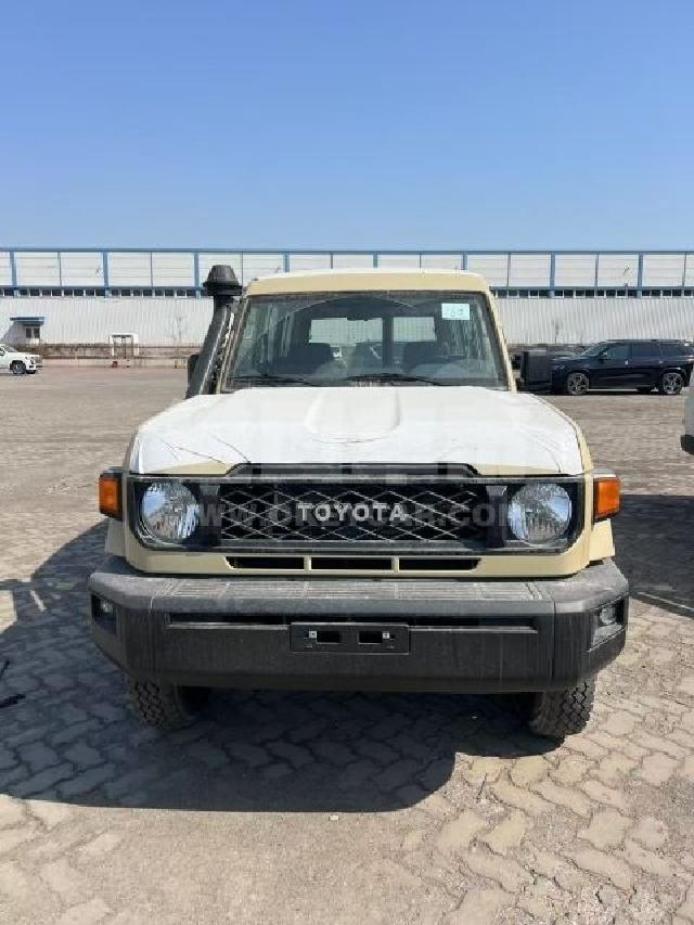 中东版2025款 丰田酷路泽LC78 4.0L LC78 自动 汽油