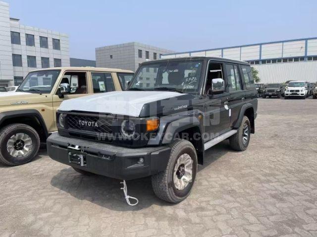 中东版2025款 丰田酷路泽LC76 4.0L LC76 自动 汽油