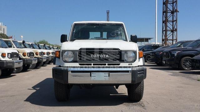 中东版2025款 丰田酷路泽LC76 4.0L LC76 自动 汽油