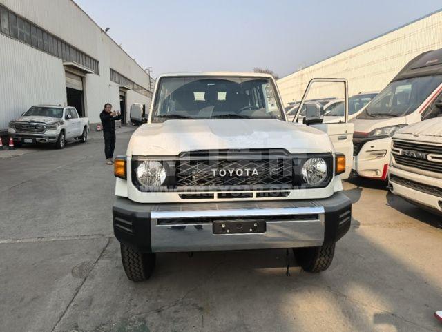 中东版2025款 丰田酷路泽LC76 4.0L LC76 自动 汽油