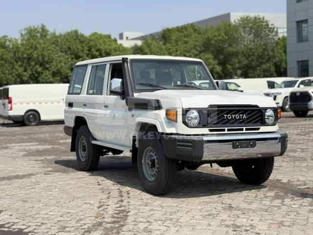 中东版2025款 丰田酷路泽LC76 2.8T LC76 手动 柴油