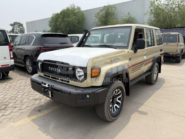 中东版2025款 丰田酷路泽LC76 2.8T LC76 手动 柴油