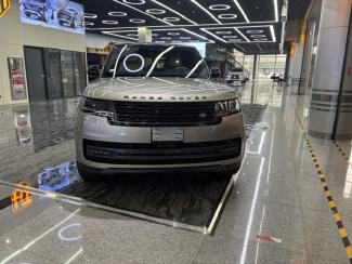 2025款 路虎揽胜3.0T P400 汽油 SE 标轴 联系方式：15522748577 （同微信）可视频验车 大商无欺 无隐藏消费