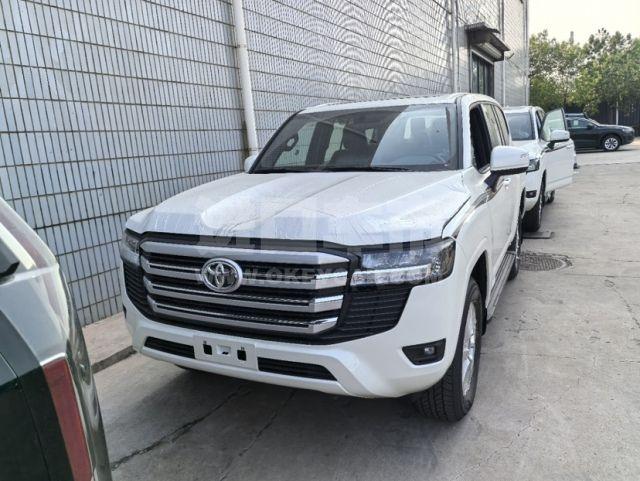 中东版2025款 丰田酷路泽4000 4.0L GX-R 8气 18轮 丝绒