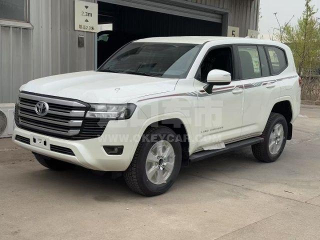 中东版2025款 丰田酷路泽4000 4.0L GX-R 4气 18轮 无窗