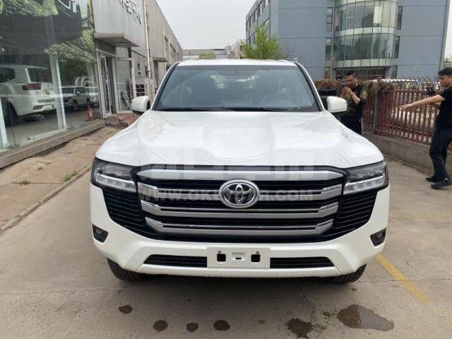 中东版2025款 丰田酷路泽4000 4.0L GX-R 4气 18轮 无窗