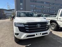 2025款 丰田酷路泽4000 4.0L GX-R 4气 17铁轮 三差 无绞盘