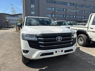 2025款 丰田酷路泽4000 4.0L GX-R 4气 17铁轮 三差 无绞盘 15522766119（同微信）可视频验车 价格变动快 欢迎电话咨询现车情况