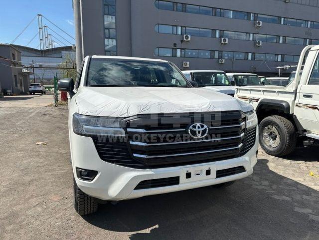 中东版2025款 丰田酷路泽4000 4.0L GX-R 4气 17铁轮 三差 无绞盘