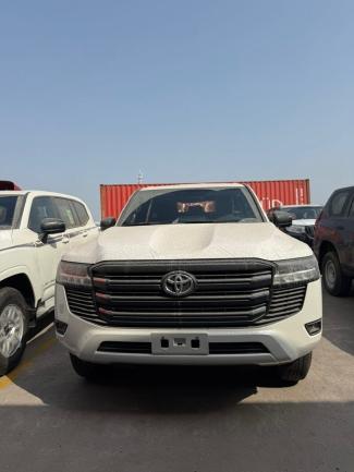 2025款 丰田酷路泽4000 4.0L GX-R 4气 17铁轮 三差 无绞盘 15522766119（同微信）可视频验车 价格变动快 欢迎电话咨询现车情况
