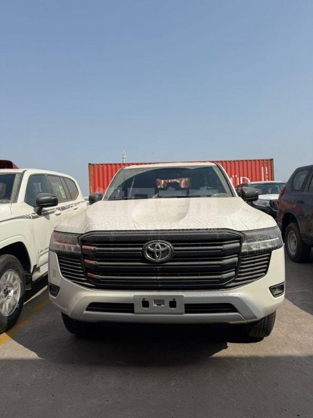 中东版2025款 丰田酷路泽4000 4.0L GX-R 4气 17铁轮 三差 无绞盘
