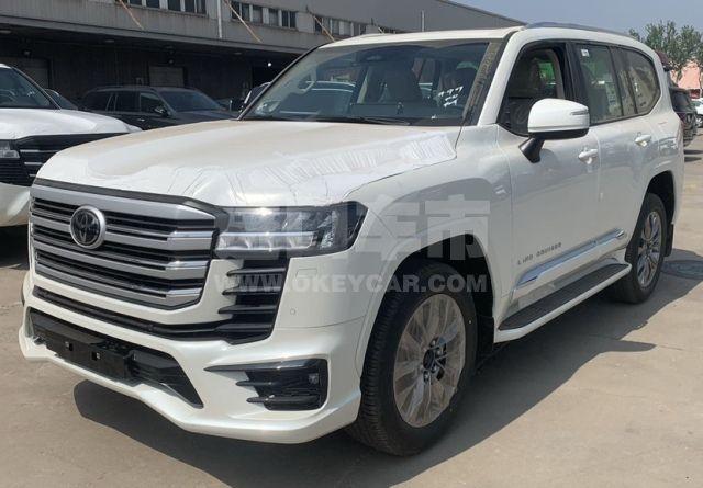 中东版2025款 丰田酷路泽4000 4.0L GX-R 8气 20轮 真皮 (Modellista套件) 科威特