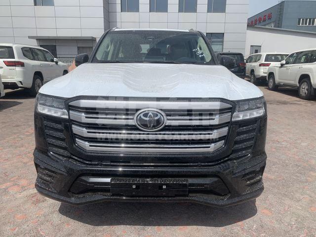 中东版2025款 丰田酷路泽4000 4.0L GX-R 8气 20轮 真皮 (Modellista套件) 科威特