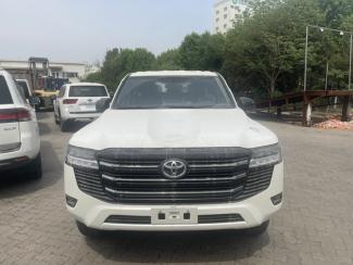 2025款 丰田酷路泽4000 4.0L GX-R 4气 17铁轮 三差 无绞盘 15522766119（同微信）可视频验车 价格变动快 欢迎电话咨询现车情况