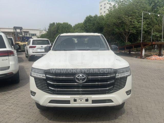 中东版2025款 丰田酷路泽4000 4.0L GX-R 4气 17铁轮 三差 无绞盘