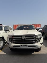 2025款 丰田酷路泽4000 4.0L GX-R 4气 17铁轮 三差 无绞盘