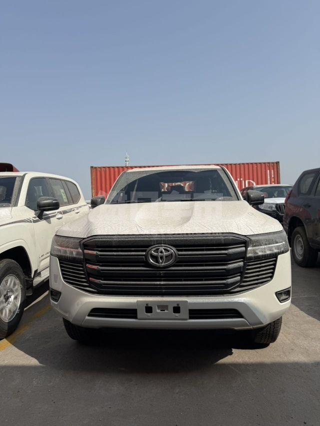 中东版2025款 丰田酷路泽4000 4.0L GX-R 4气 17铁轮 三差 无绞盘