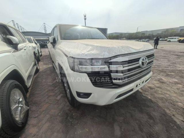 中东版2025款 丰田酷路泽4000 4.0L GX-R 8气 18轮 丝绒