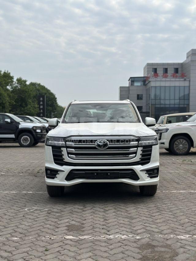 中东版2025款 丰田酷路泽3500 3.5T GX-R 20轮 JBL 前通风 雷测 High科威特