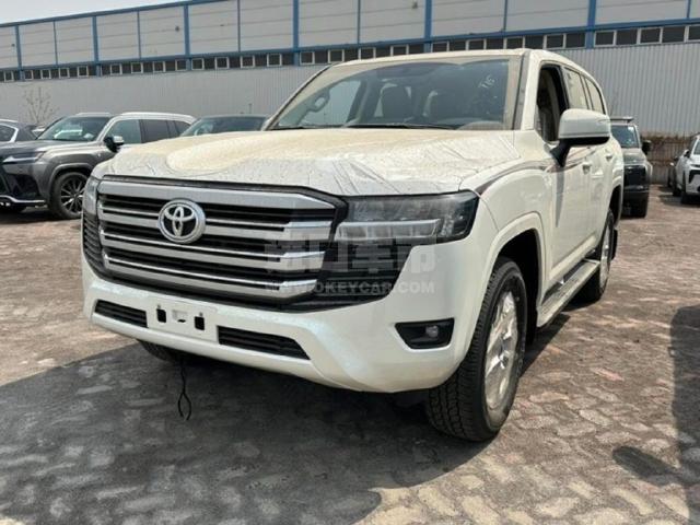 中东版2025款 丰田酷路泽4000 4.0L GX-R 8气 18轮 丝绒
