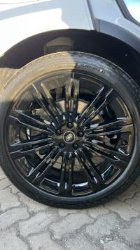 路虎揽胜行政4.4汽油