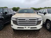 2025款 丰田酷路泽4000 4.0L GX-R 8气 18轮 丝绒