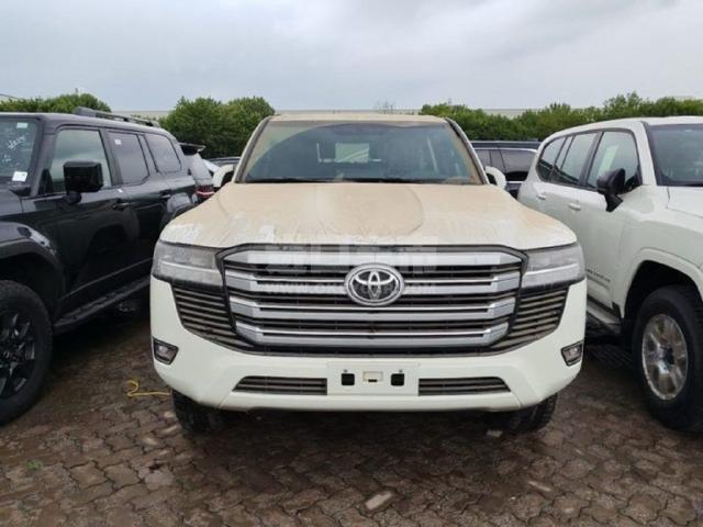 中东版2025款 丰田酷路泽4000 4.0L GX-R 8气 18轮 丝绒