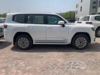 2025款 丰田酷路泽4000 4.0L GX-R 8气 20轮 真皮 (Modellista套件) 科威特