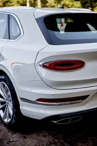 2022款 宾利添越 4.0T 五座 保税区最大商家（定金开票/定金发车）平行进口车试点企业