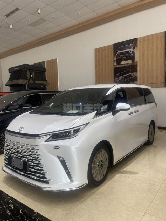 欧版2024款雷克萨斯LM350h 2.5L 七座