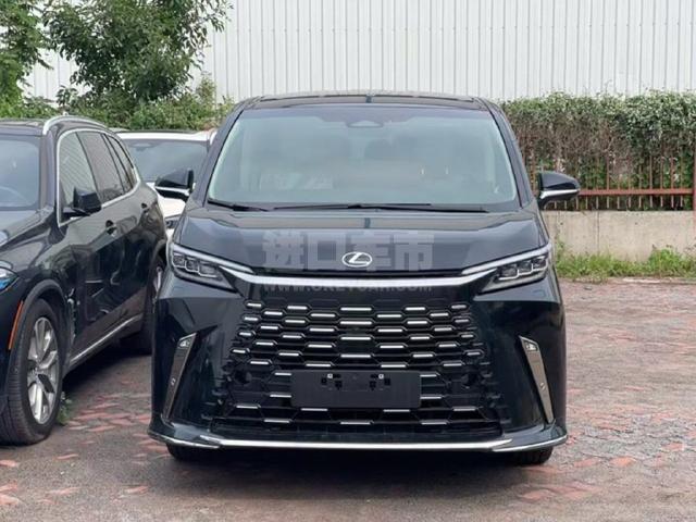 欧版2025款 雷克萨斯LM350h 2.5L 四座