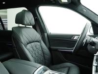 24款 xDrive40i M运动前排座椅