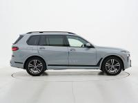 24款 xDrive40i M运动正侧