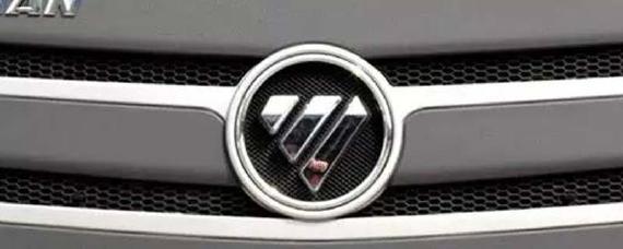 三个向左斜杠的车标